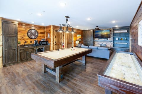 Game Room!! Pool! Shuffleboard! XBOX!