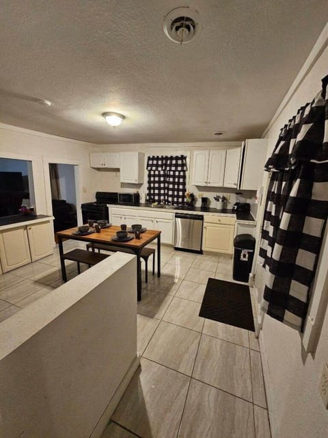 Such a nice, cozy kitchen!