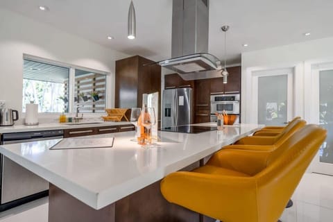 A perfect setting for memorable meals and lively conversations.