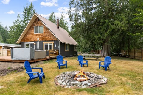 SO many amenities: fenced yard, hot tub, fire pit, wifi, new remodel!