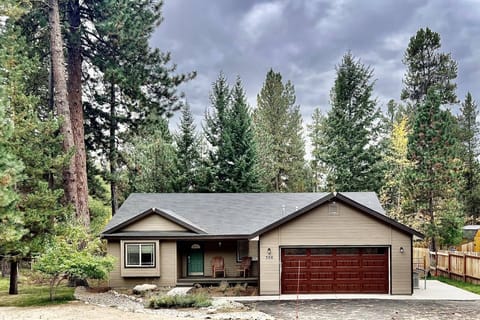 Welcome to Serenity at Gabi! Mountain Air & Comfort minutes to Payette Lake & Downtown McCall