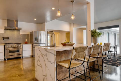 Spacious and bright kitchen with additional seating at the island. (Quinta Green)