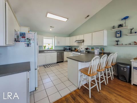 716 Sunrise Ct (Sunny Turtle [Int Ext]) - watermarked-07