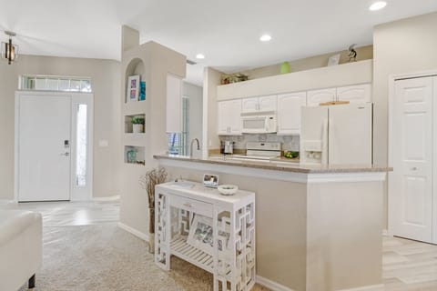 Large and bright kitchen