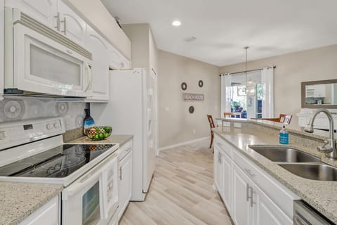 Fully equipped kitchen