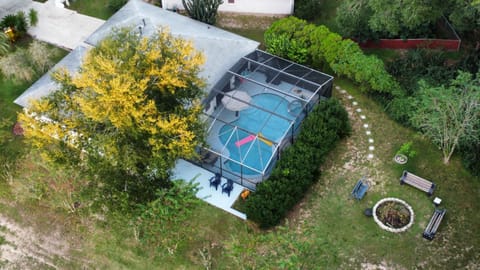 house overview of pool and backyard