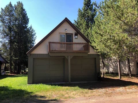 Welcome to the Evergreen Escape located near the Island Park Reservoir.