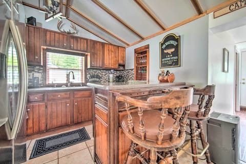 Kitchen | Breakfast Bar w/ Seating | Blender | Keurig Coffee Maker | Spices