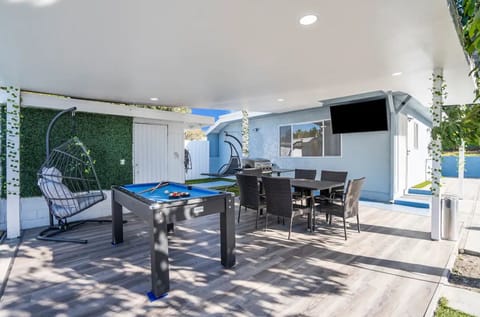 Entertainment paradise in this backyard!