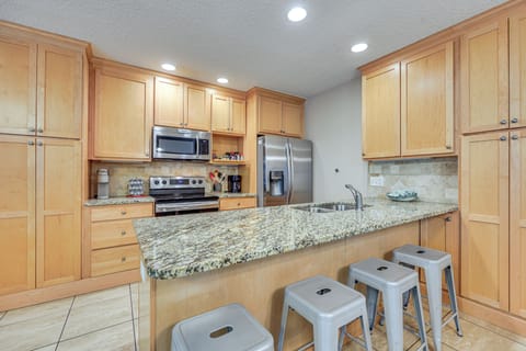 Full Kitchen | Stainless Steel Appliances | Cooking Basics | Drip Coffee Maker