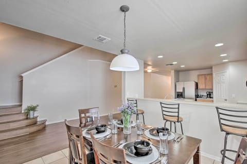 Dining Area | Dishware/Flatware Provided | 1st Floor