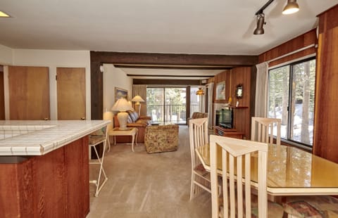 Flooring, Hardwood, Floor, Furniture, Living Room