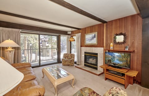 Living Room, Indoors, Room, Flooring, Couch