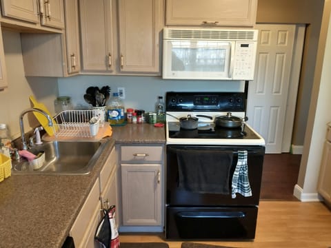 Full kitchen with dining table