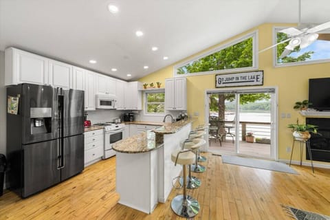 Spacious kitchen with counter/serving bar, seating for 4