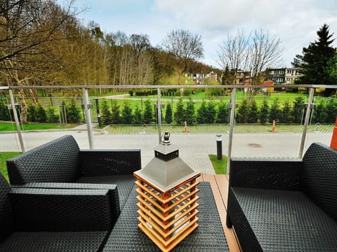 Sky, Cloud, Plant, Tree, Shade, Outdoor Furniture, Urban Design, Leisure, Public Space, Grass