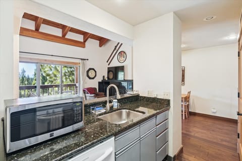 upper level-kitchen-_dsc3605