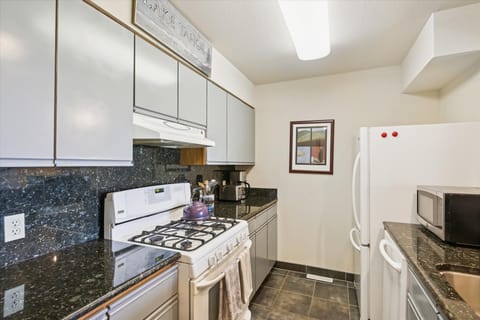 upper level-kitchen-_dsc3595