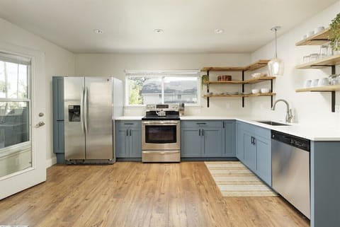 Spacious and fully-equipped kitchen