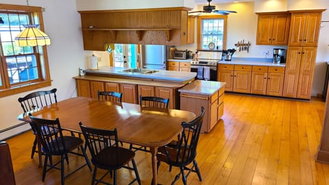  Dining area and kitchen