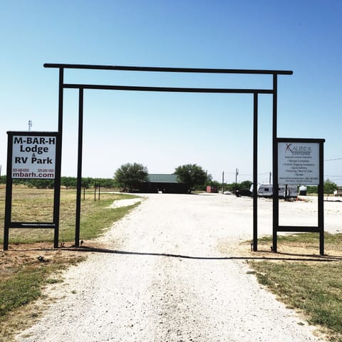 M Bar H Bunkhouse House in Rio Grande
