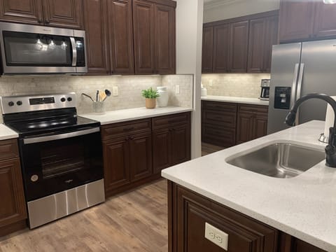 Brand new appliances - Downstairs Kitchen