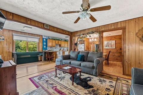 Wilderness Cove's cozy living area