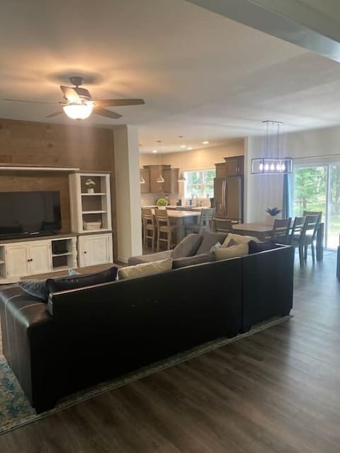 3381ddb6 9a4c 4430 9d45 3b8d9cecbfb6