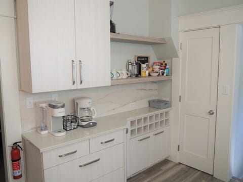 KITCHEN:  Beautiful kitchen with all appliances including a dishwasher and a cute little coffee bar.