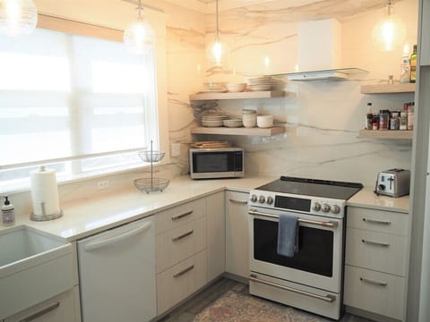 KITCHEN:  Beautiful kitchen with all appliances including a dishwasher and a cute little coffee bar.