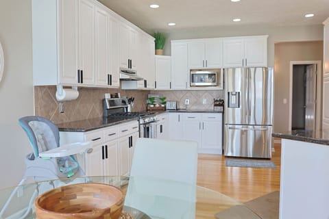 Main Level - Huge Kitchen, Seating for 7