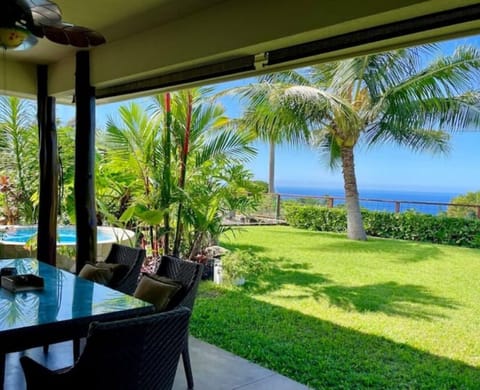 Spacious enclosed yard with ocean view, hot tub, covered lanai w 6 person dining