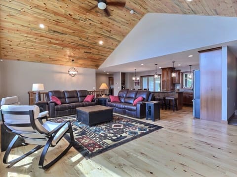 Reclining Leather Sofas, Rocking Chairs