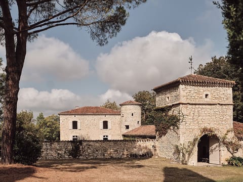 Welcome to Chateau Pélat, which awaits visitors at the end of a long farm track