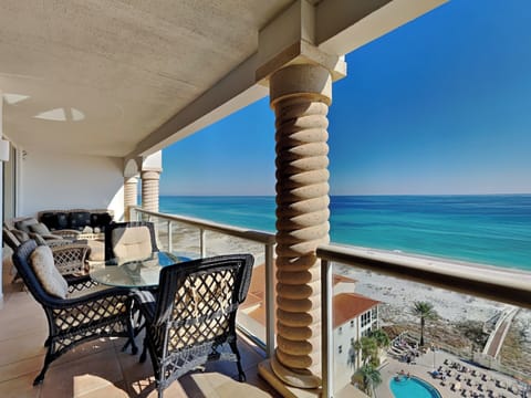 Welcome to Beach Club #904C