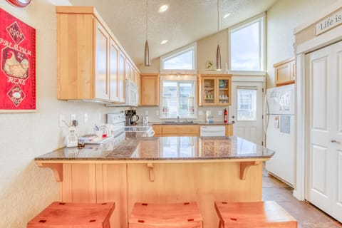 Breakfast Table with High chairs