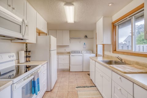 Spacious Kitchen with Laundry amenities