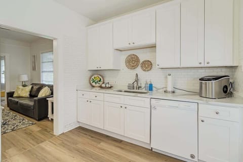 New kitchen, quartz countertops, new appliances for your culinary enjoyment.