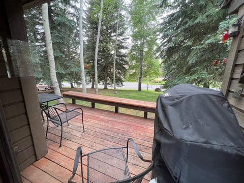 Extended deck for outdoor BBQs