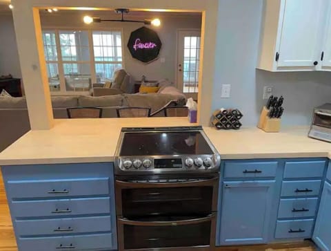 2 ovens + 5-burner cooktop while viewing the mountains from our windows