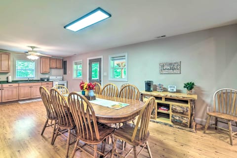 Dining Room | Dishware/Flatware Provided