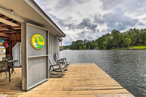 Sparta Vacation Rental | 3BR | 2BA | 1,600 Sq Ft | Stair to Enter
