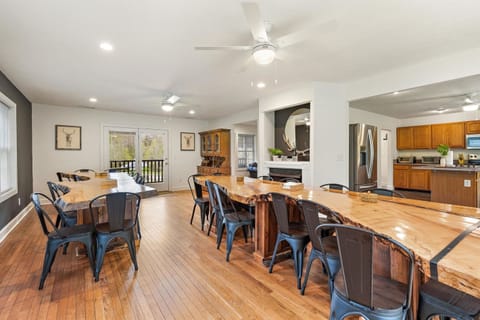 Another look at the dining room.  A bluetooth stereo allows you to stream music to the dining room.