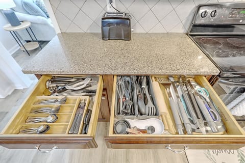 Kitchen Utensils - Fully stocked