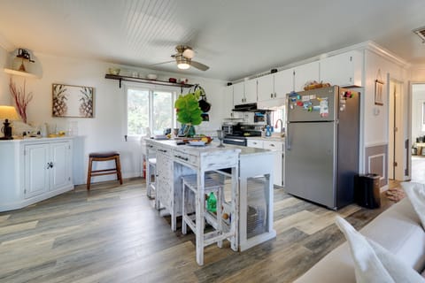 Kitchen | Cooking Basics | Coffee Maker | Complimentary Spices | 2nd Floor