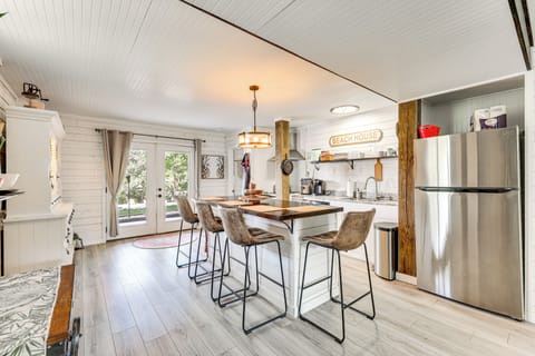 Kitchen | Keurig | Blender | Toaster | Air Fryer | 1st Floor