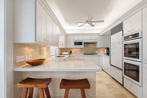 Kitchen | Dishware & Flatware | Blender | Toaster | Crockpot