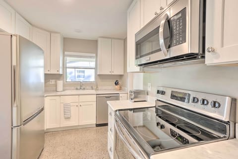 Kitchen | Cooking Basics | Coffee Maker | Paper Towels/Trash Bags Provided