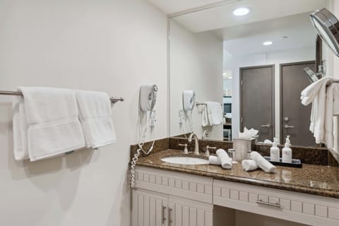 f235-2512_53939859752_o