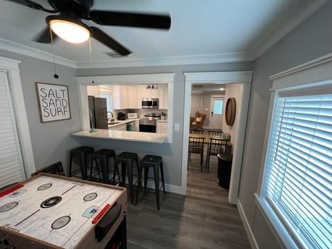 Bar seating for 4 people as well as table seating for 4 more (2)